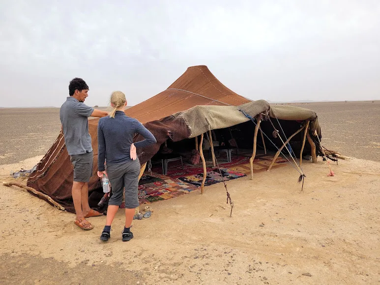 A nomad camp in the Moroccan desert — Surf and desert: four days with a whole day in the Sahara